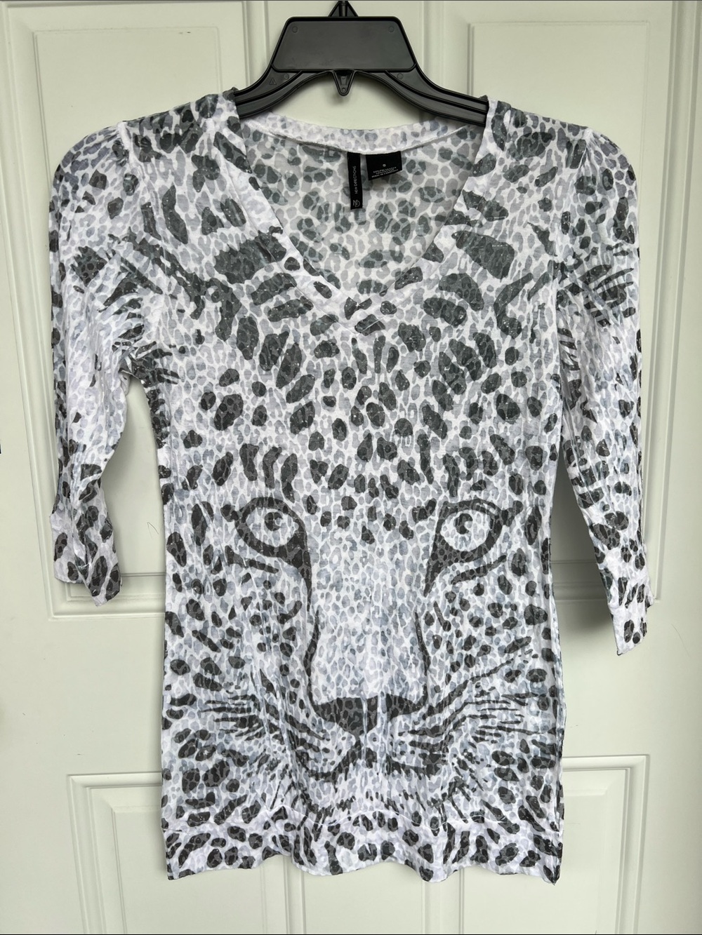 new directions White and Gray Leopard Face V-Neck Tunic S